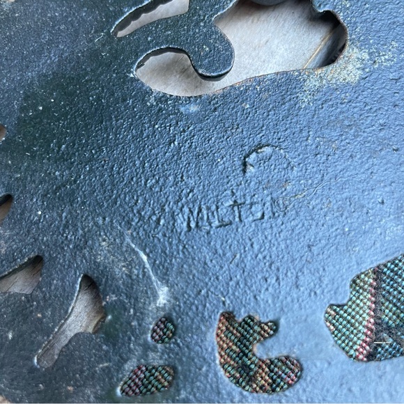 Vintage Cockerel Heavy Cast Iron Handled Decorative Trivet - Picture 8 of 11